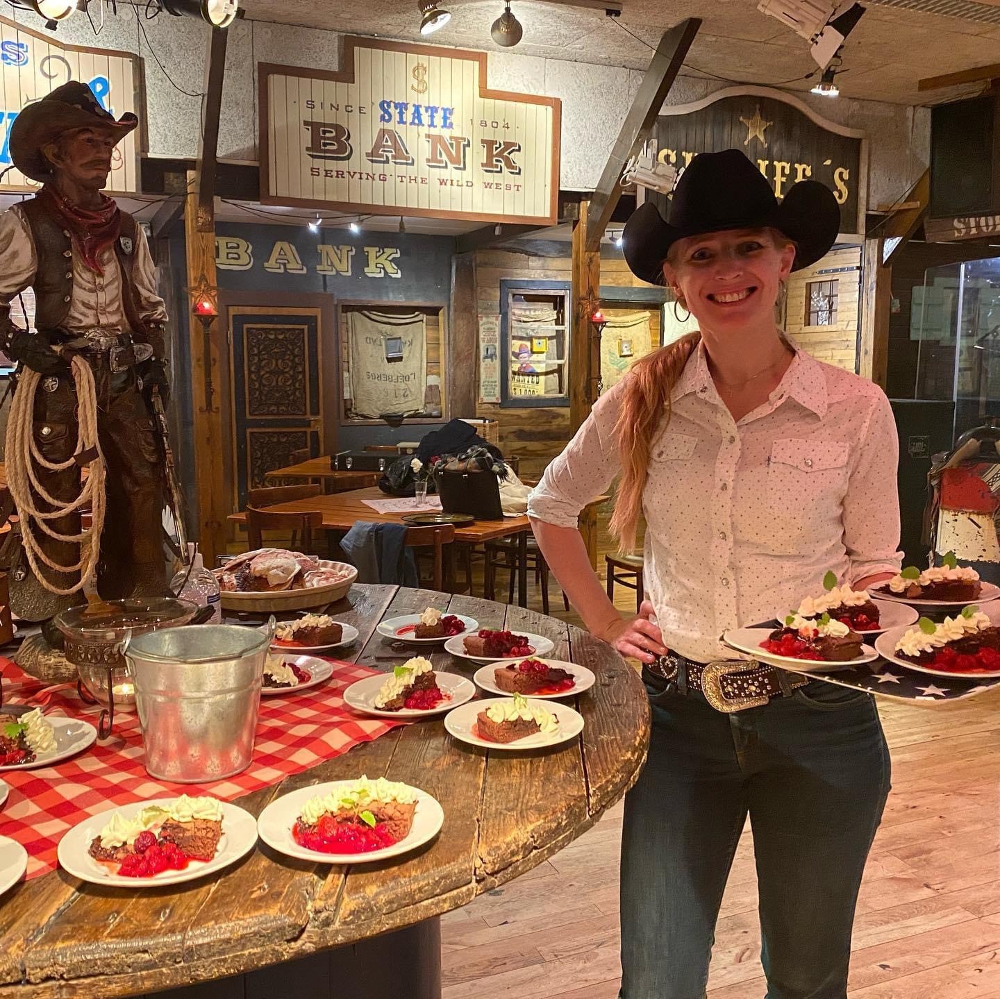 dessert cowgirl serverar restaurang